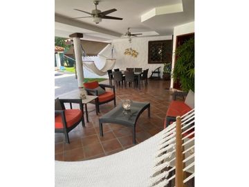 VENDO AMPLIA PROPIEDAD CON 2 CASAS EN PUNTA BARCO $725.000!!!