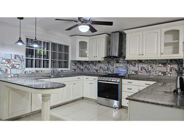 VENDO HERMOSA Y AMPLIA CASA EN LA ALAMEDA $475000!!!