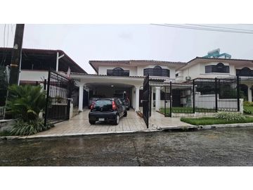 VENDO HERMOSA Y AMPLIA CASA EN LA ALAMEDA $475000!!!