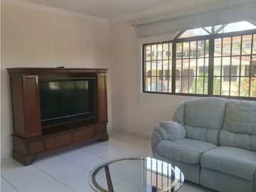 VENDO HERMOSA Y AMPLIA CASA EN LA ALAMEDA $475000!!!