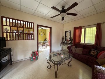 Se Vende Casa en Urbanizacion La Ermita, Las Tablas