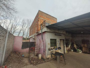 Casa con Departamento en venta en Parque San Martin