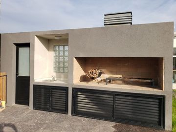 CASA MODERNA PISCINA VISTA LAGUNA VENTA GUERNICA