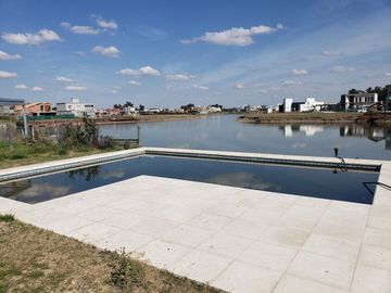 CASA MODERNA PISCINA VISTA LAGUNA VENTA GUERNICA