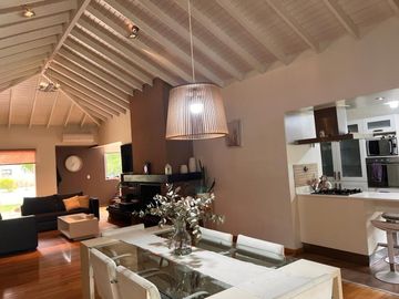 VENTA CASA CON PILETA FINCAS DE IRAOLA BERAZATEGUI