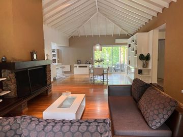 VENTA CASA CON PILETA FINCAS DE IRAOLA BERAZATEGUI