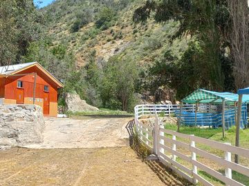 Se vende camping en funcionamiento c/accesos y d°s de agua