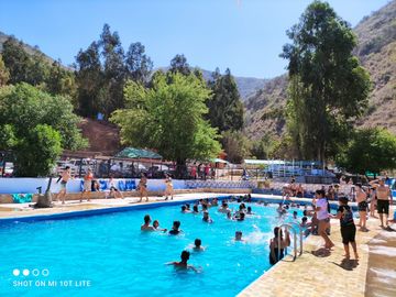 Se vende camping en funcionamiento c/accesos y d°s de agua