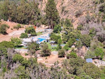 Se vende camping en funcionamiento c/accesos y d°s de agua