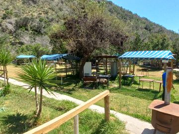 Se vende camping en funcionamiento c/accesos y d°s de agua