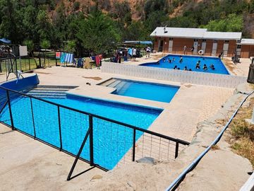 Se vende camping en funcionamiento c/accesos y d°s de agua