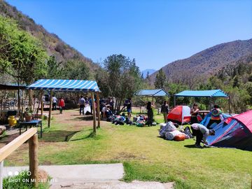 Se vende camping en funcionamiento c/accesos y d°s de agua