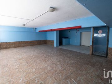 Locales Comerciales en Plaza La Noria, Puebla 64 m² en 2 niveles, Alta Visibilidad y Flujo Constante