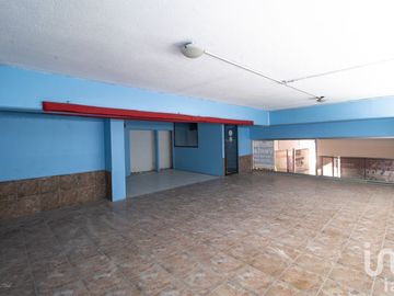 Locales Comerciales en Plaza La Noria, Puebla 64 m² en 2 niveles, Alta Visibilidad y Flujo Constante