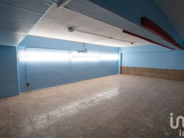 Locales Comerciales en Plaza La Noria, Puebla 64 m² en 2 niveles, Alta Visibilidad y Flujo Constante