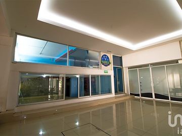 Locales Comerciales en Plaza La Noria, Puebla 64 m² en 2 niveles, Alta Visibilidad y Flujo Constante