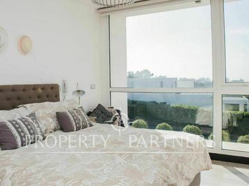 Dúplex con Cocina Integrada y vista panorámica en Marbella