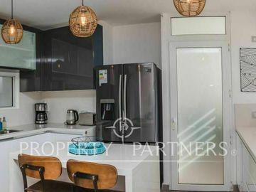 Dúplex con Cocina Integrada y vista panorámica en Marbella