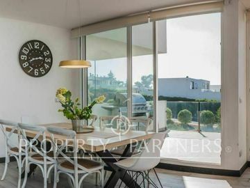 Dúplex con Cocina Integrada y vista panorámica en Marbella