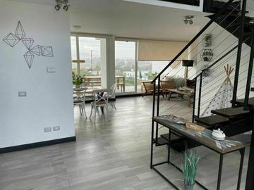 Dúplex con Cocina Integrada y vista panorámica en Marbella