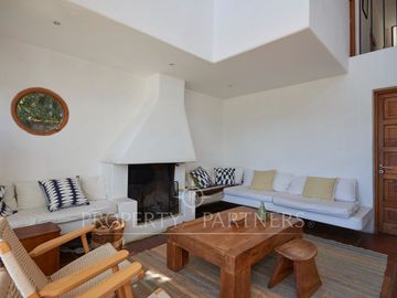 Espectacular vista en casa con departamento independiente en Marbella