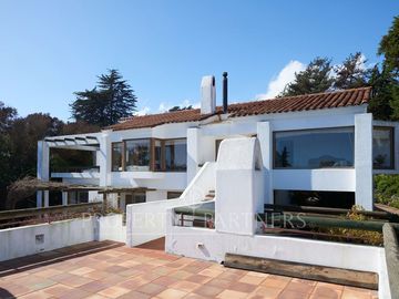Espectacular vista en casa con departamento independiente en Marbella