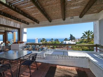 Espectacular vista en casa con departamento independiente en Marbella