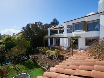 Espectacular vista en casa con departamento independiente en Marbella