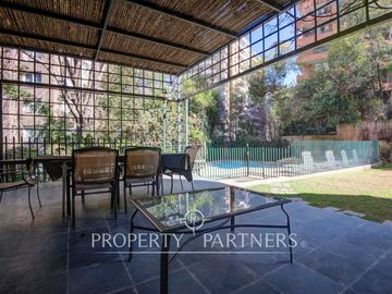 Elegante departamento en barrio El Golf, luminoso y cercano al metro Alcántara