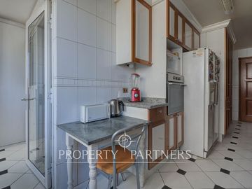 Elegante departamento en barrio El Golf, luminoso y cercano al metro Alcántara