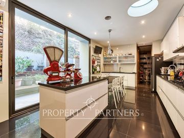 Gran casa estilo mediterranea, impecable del arquitecto Gonzalo Mardones, Golf de Manquehue