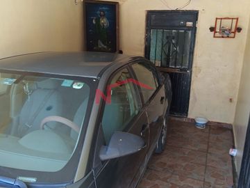 Casa de 5 habitaciones en equina, al Poniente