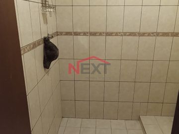 Casa de 5 habitaciones en equina, al Poniente