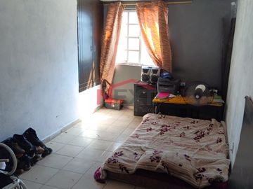 Casa de 5 habitaciones en equina, al Poniente