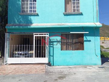 Casa de 5 habitaciones en equina, al Poniente