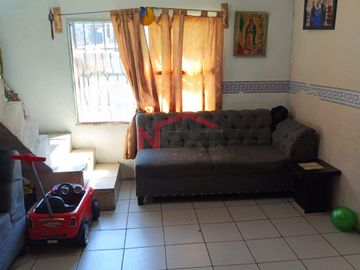 Casa de 5 habitaciones en equina, al Poniente