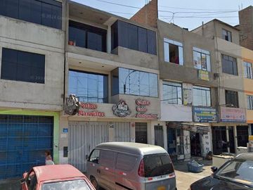 Casa de 3 pisos cerca al parque Cesar Vallejo en Los Olivos