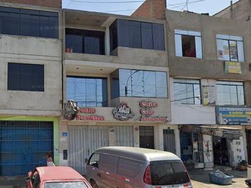 Casa de 3 pisos cerca al parque Cesar Vallejo en Los Olivos