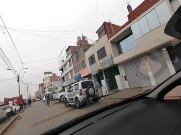 Casa de 3 pisos cerca al parque Cesar Vallejo en Los Olivos