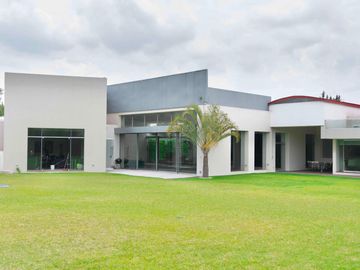 Casa Residencial en Venta, Fracc. Campestre Paraíso, zona Zavaleta, Puebla