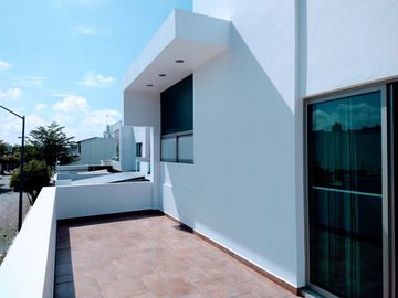 Casa en Venta en Residencial Esmeralda Norte, Colima, Col.