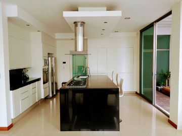 Casa en Venta en Residencial Esmeralda Norte, Colima, Col.