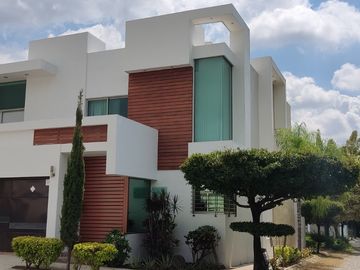 Casa en Venta en Residencial Esmeralda Norte, Colima, Col.
