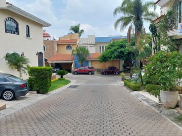 Se Vende Casa en Virreyes Residencial de cuatro habitaciones  dentro de Coto