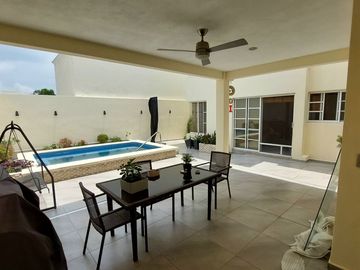 Se Vende Casa en Virreyes Residencial de cuatro habitaciones  dentro de Coto