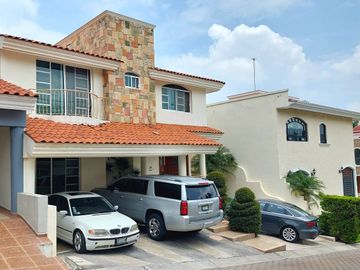 Se Vende Casa en Virreyes Residencial de cuatro habitaciones  dentro de Coto