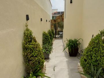 Se Vende Casa en Virreyes Residencial de cuatro habitaciones  dentro de Coto