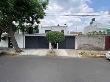 Casa en Venta, Santa Cecilia, Coyoacán, 4 Recamaras