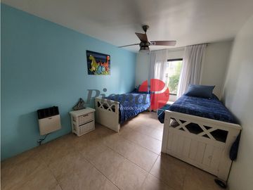 Casa en Venta - Zona Alamos - Calidad edilicia - Cercana al Golf
