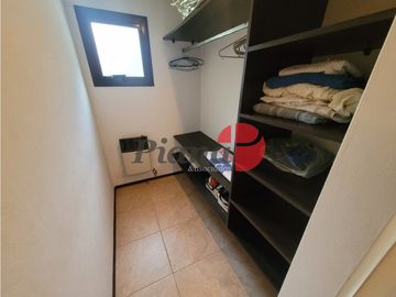 Casa en Venta - Zona Alamos - Calidad edilicia - Cercana al Golf